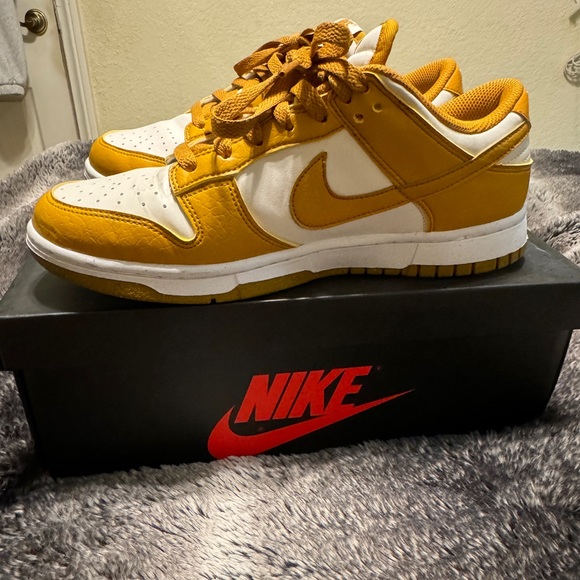 Women’s Nike dunk - Picture 9 of 11